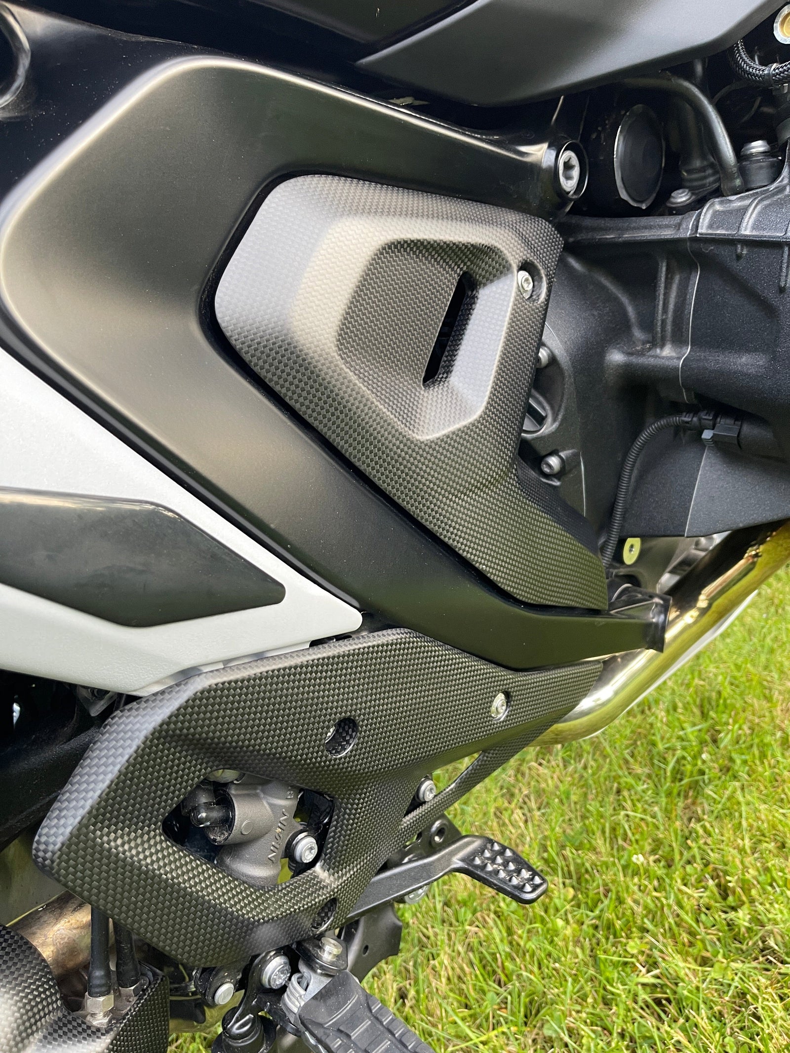 CRB182O BMW R1300GS Matt Carbon Side Panels