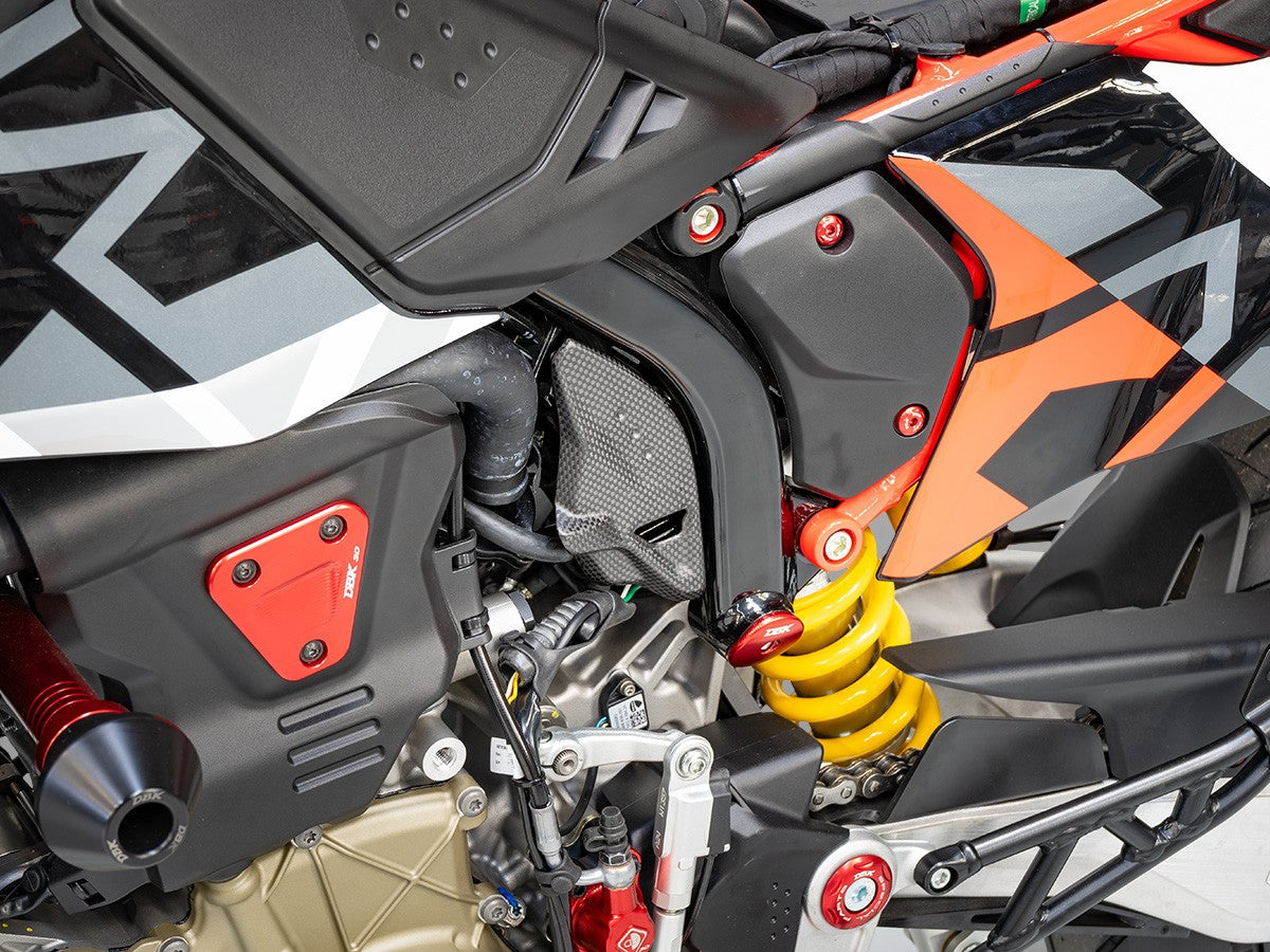 CRB168O - HM 698 MONO MATT CARBON SIDE PANEL