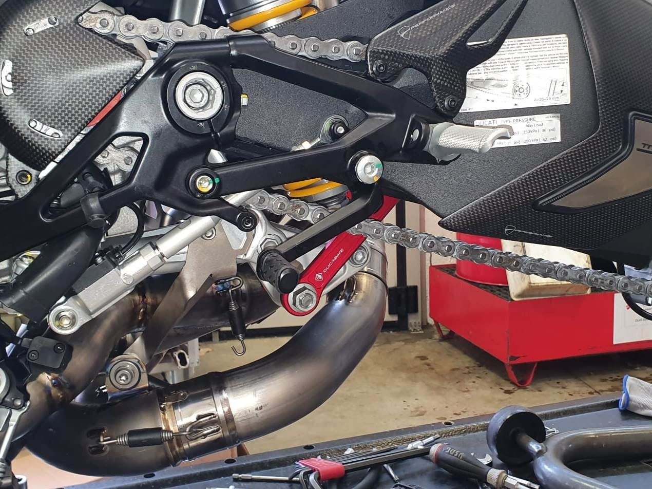ADR08 SFV4/PAN.V4 Rear Reaction Rods