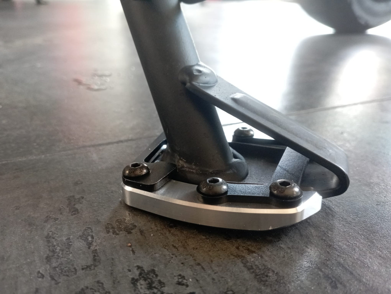 BAC05 DesertX Kickstand Pad