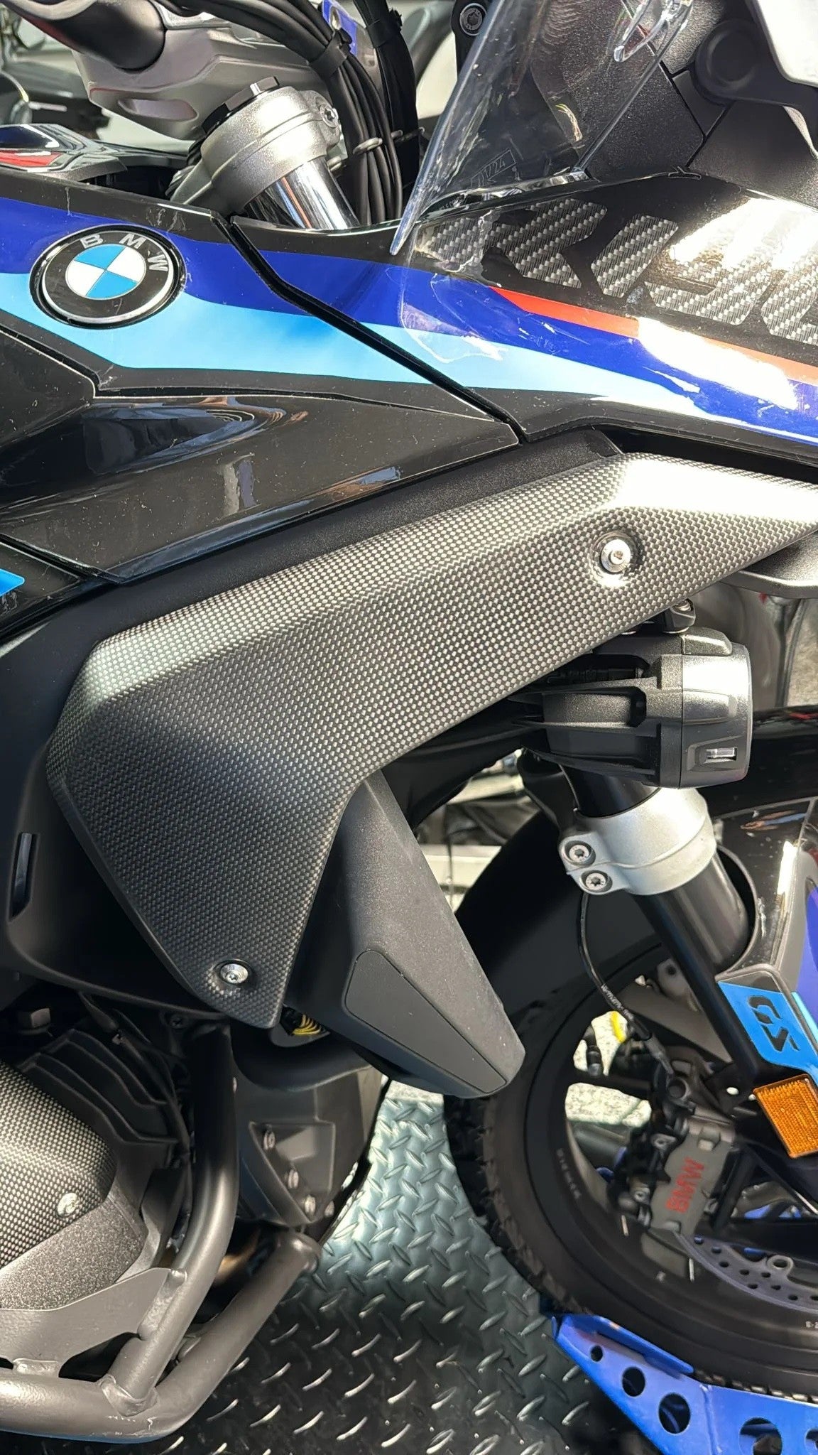 CRB180O BMW R1300GS Matt Carbon Side Panels