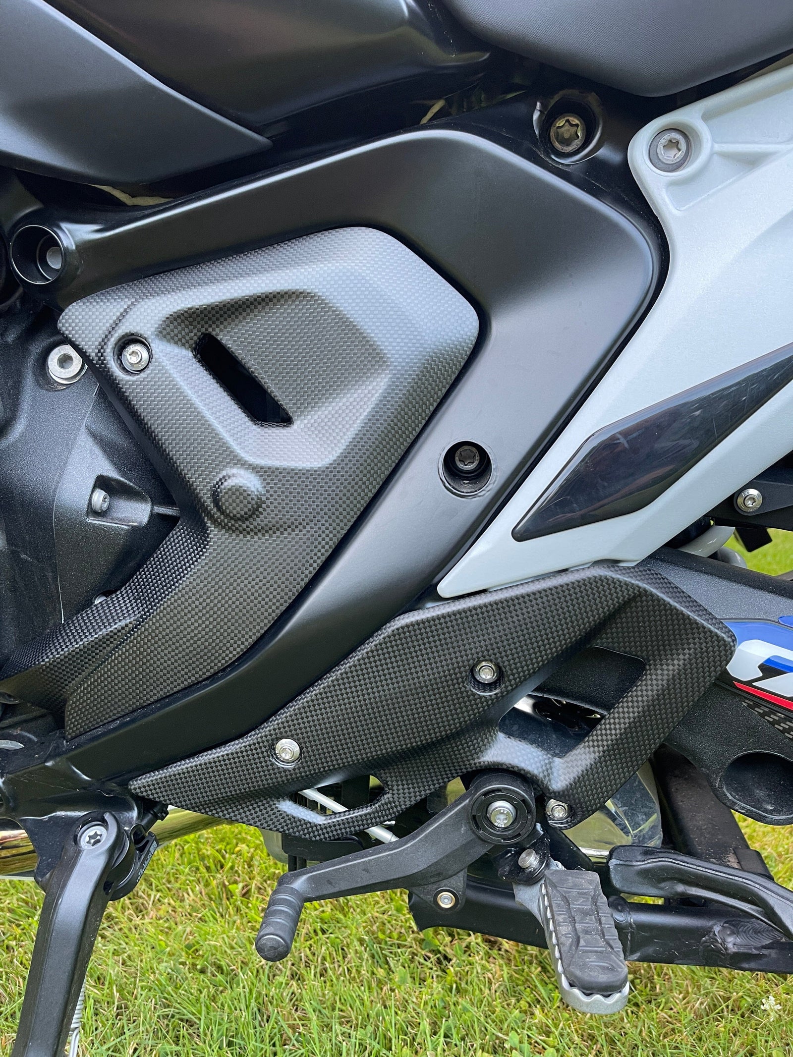 CRB182O BMW R1300GS Matt Carbon Side Panels