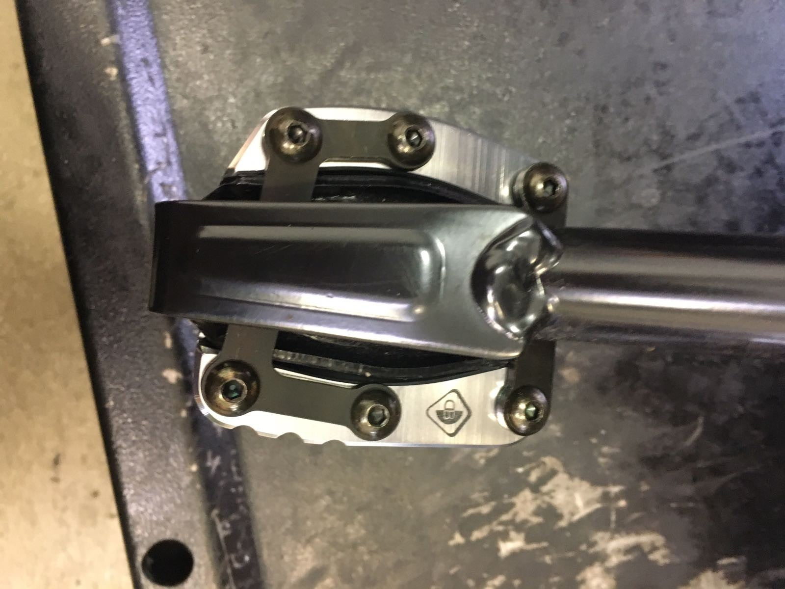 BAC02 MTS 950 Kickstand Pad