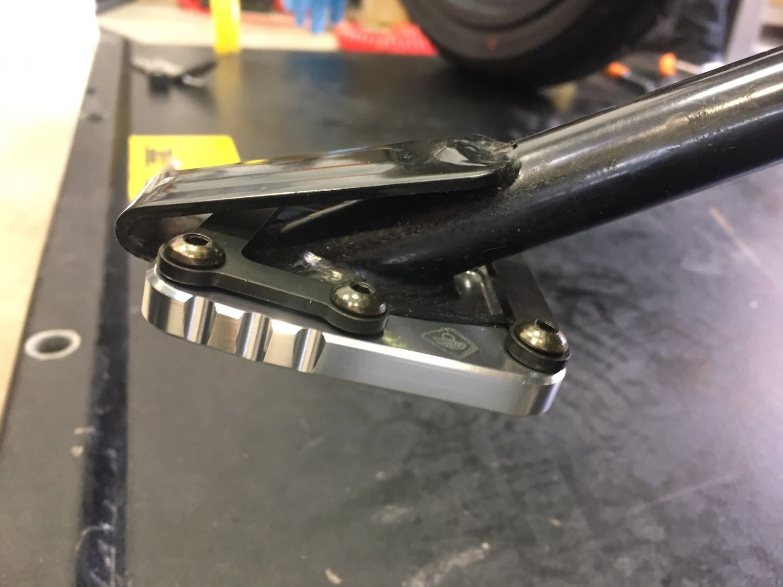 BAC02 MTS 950 Kickstand Pad