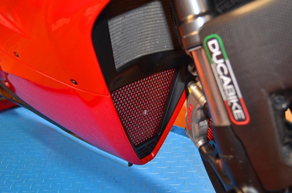 GR08 - PANIGALE V4 OIL RADIATOR GUARD