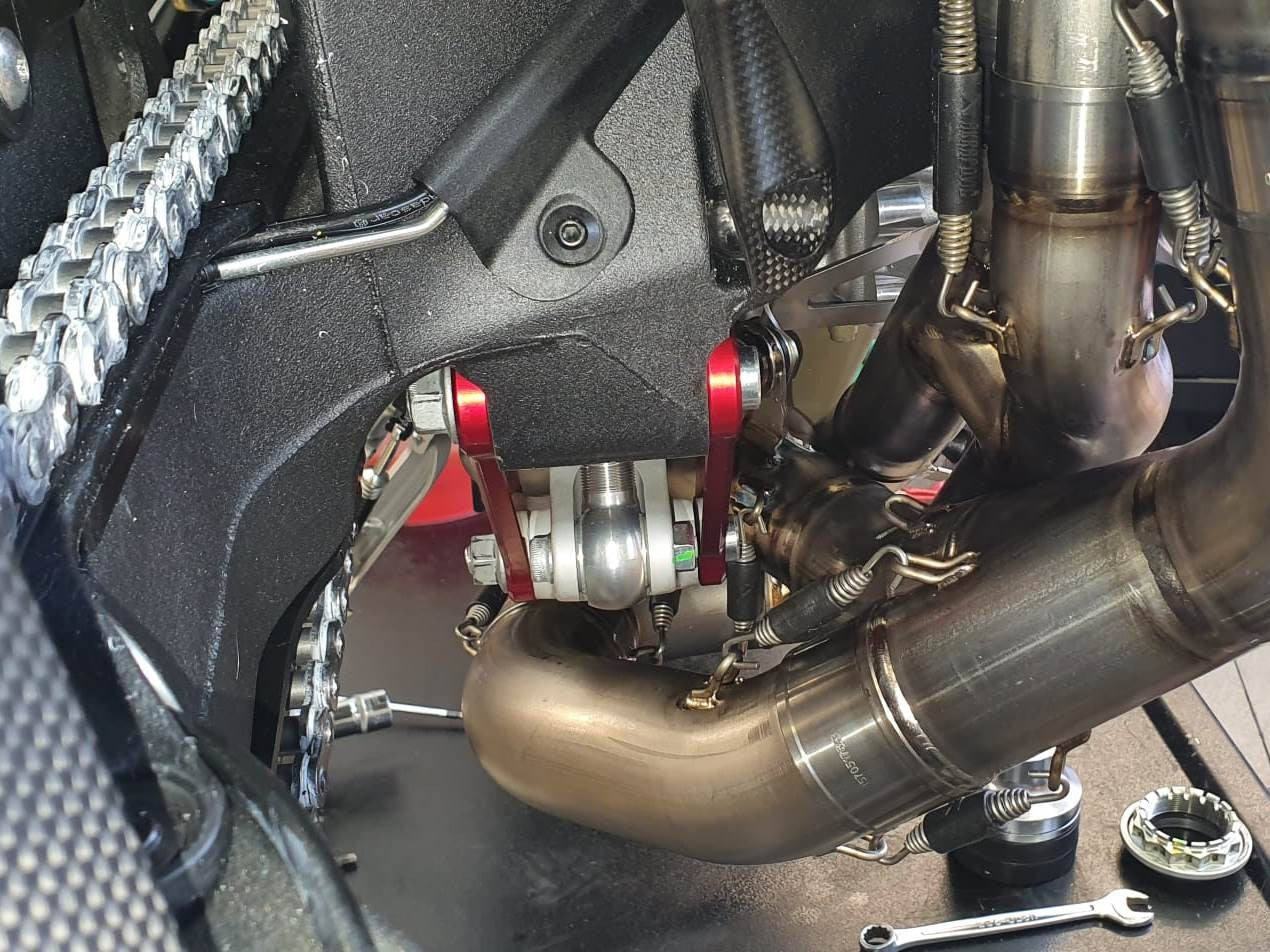 ADR07 SFV4/PAN.V4 REAR REACTION RODS 16mm.