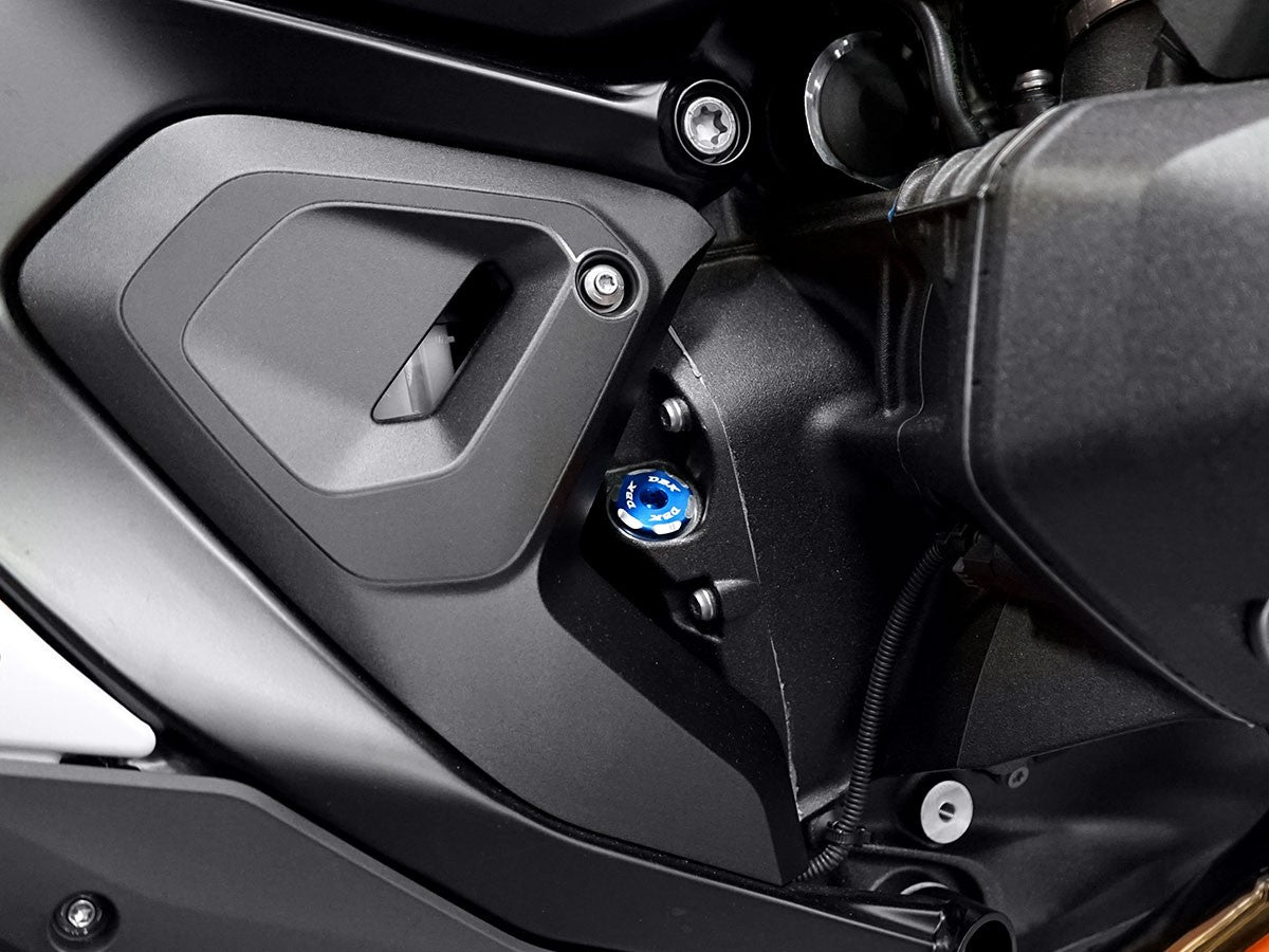 TOO03 BMW Engine Oil Cap