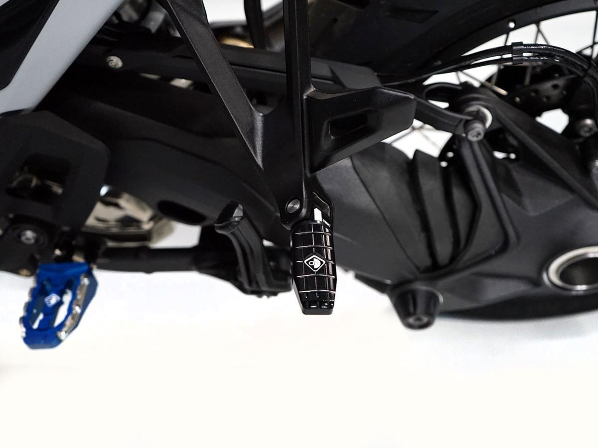 KPDM09 - BMW R1300GS SPORT PASSENGER FOOTPEGS KIT