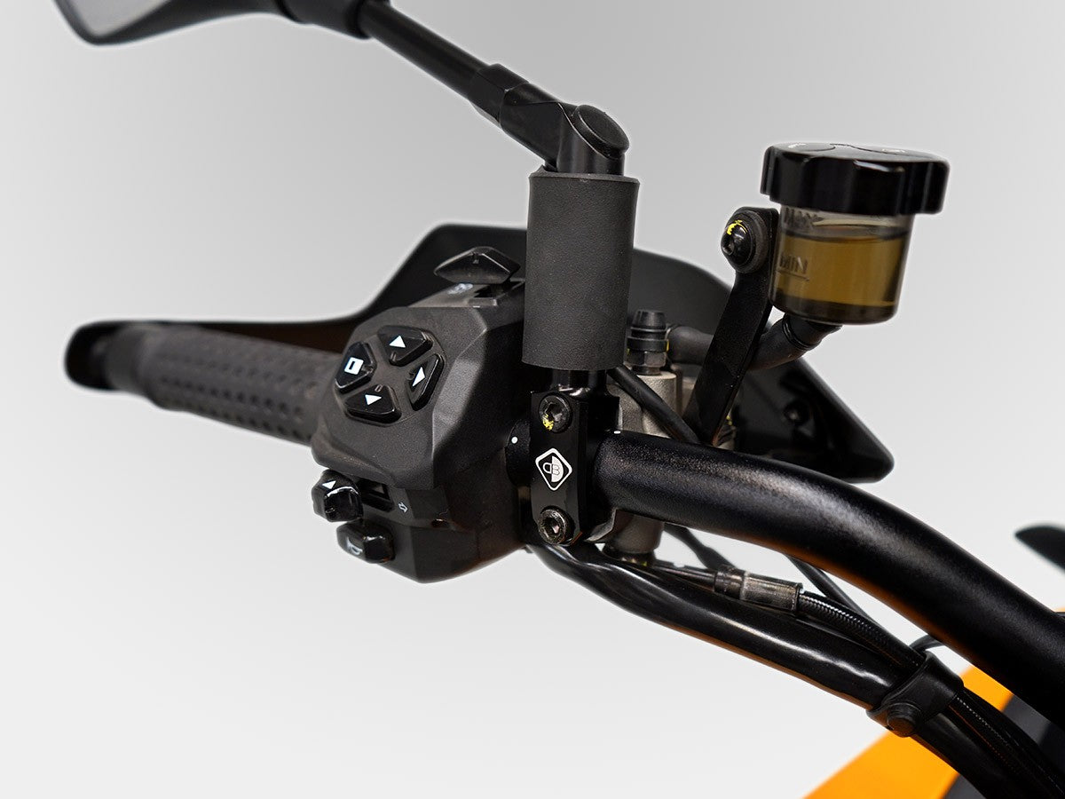 CVS03 - BREMBO MASTER CYLINDER CLAMP THREAD M10 RIGHT