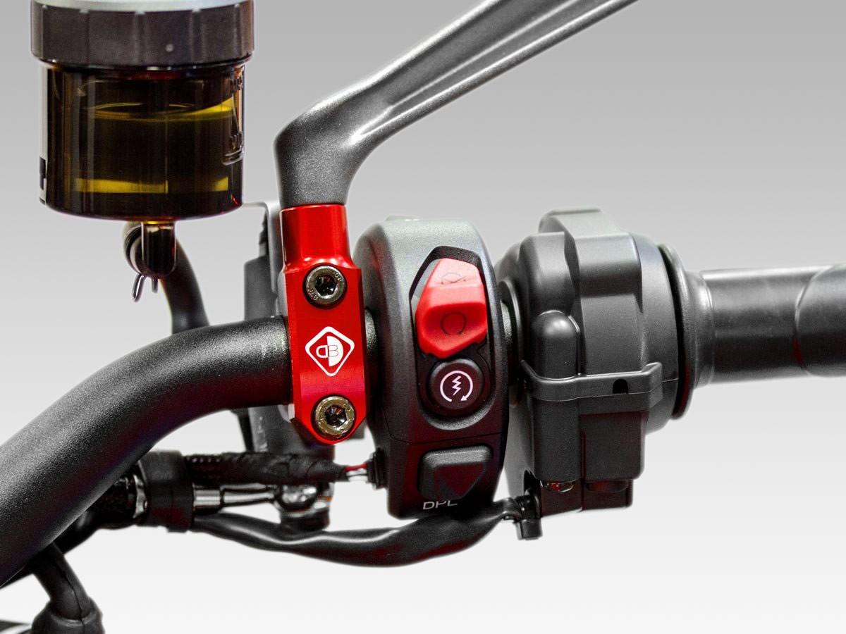 CVS01 - BREMBO MASTER CYLINDER CLAMP THREAD M8 RIGHT