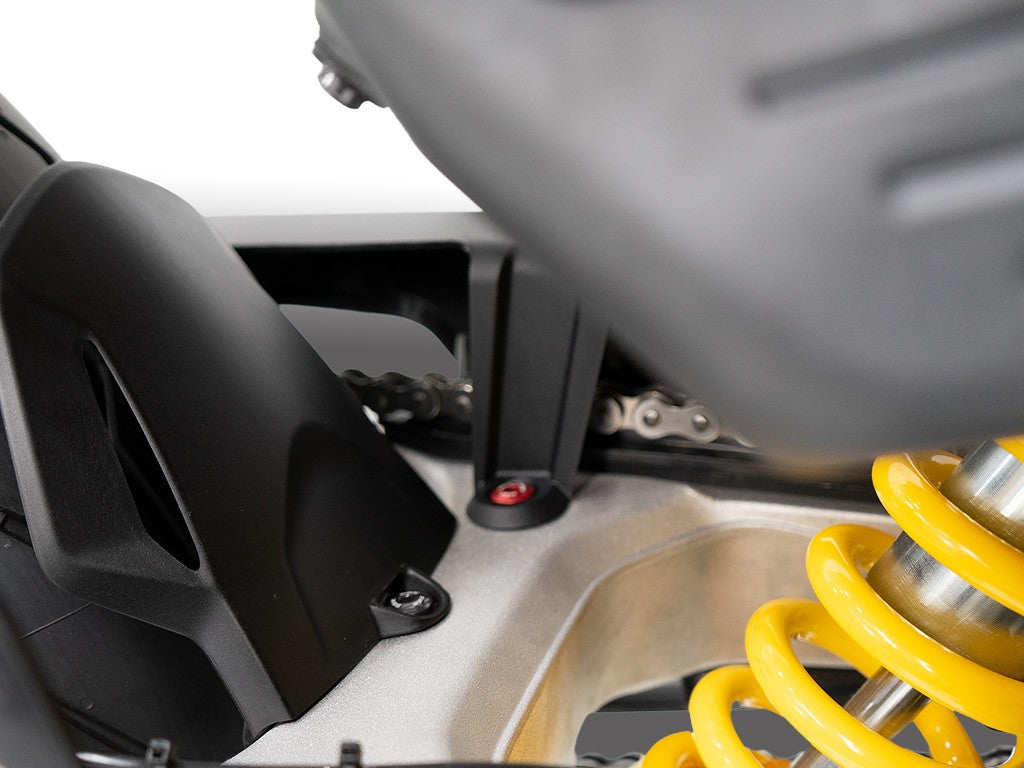 KVT81 - HM 698 CHAIN GUARD SCREW KIT