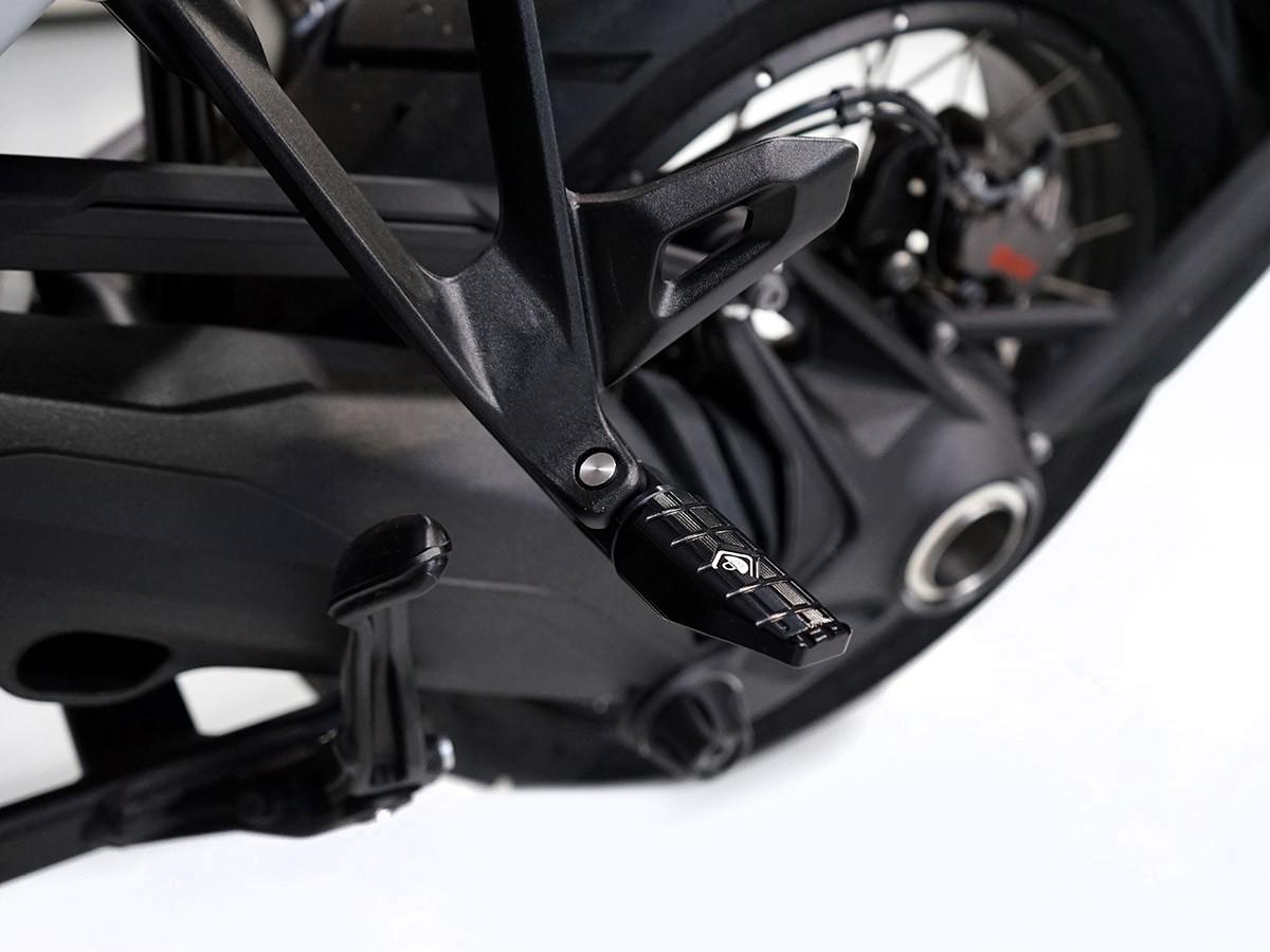 KPDM09 - BMW R1300GS SPORT PASSENGER FOOTPEGS KIT