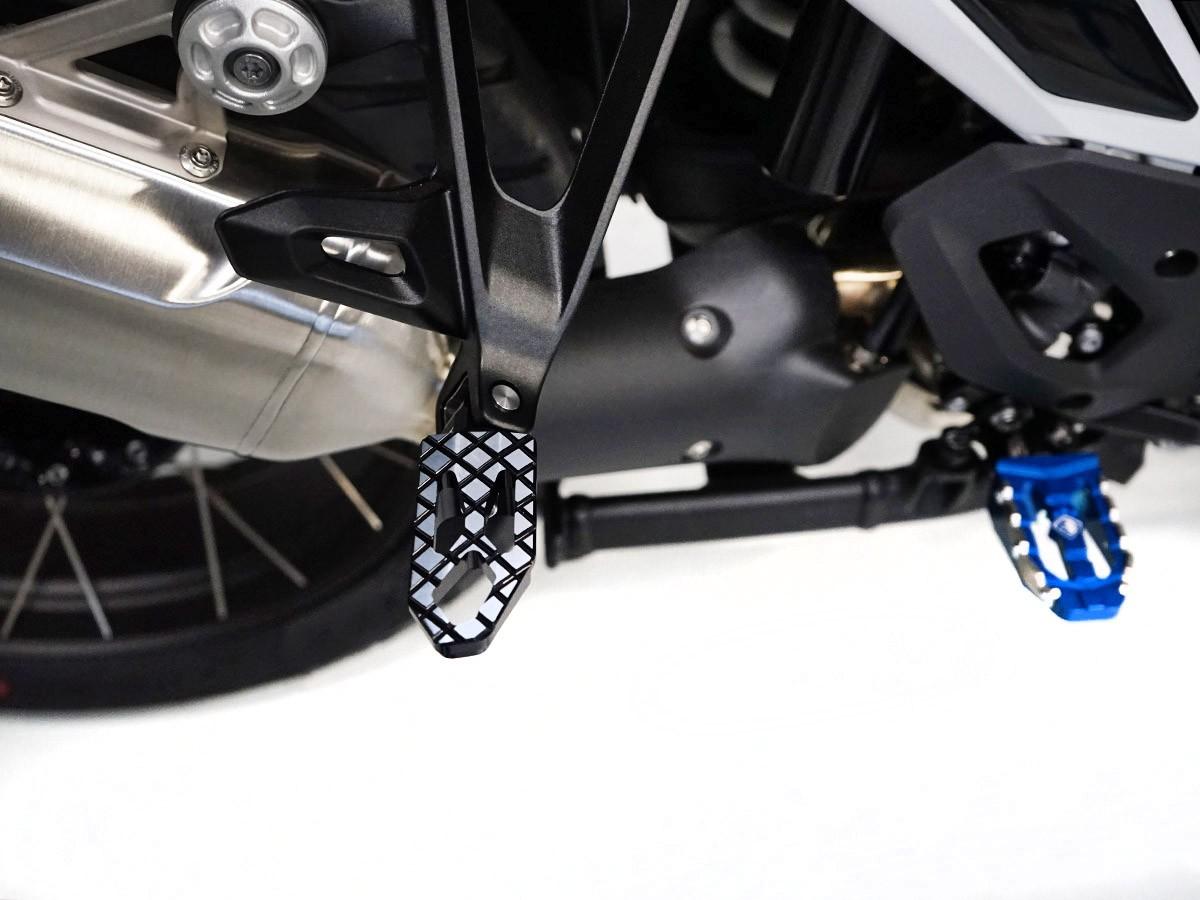 KPDM10 - BMW R1300GS TOURING PASSENGER FOOTPEGS KIT
