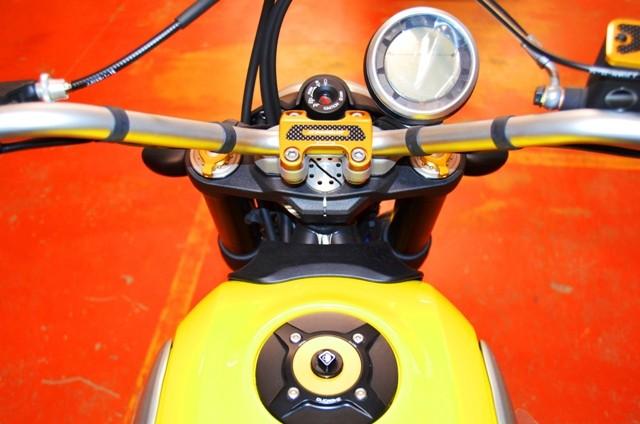 BM08 - HANDLEBAR CLAMP SCRAMBLER