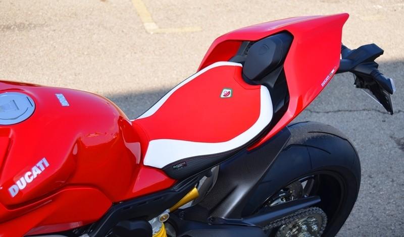 CSV201 - PANIGALE V2 SEAT COVER RIDER