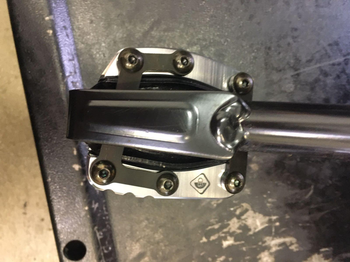 BAC02 - MTS 950 KICKSTAND PAD