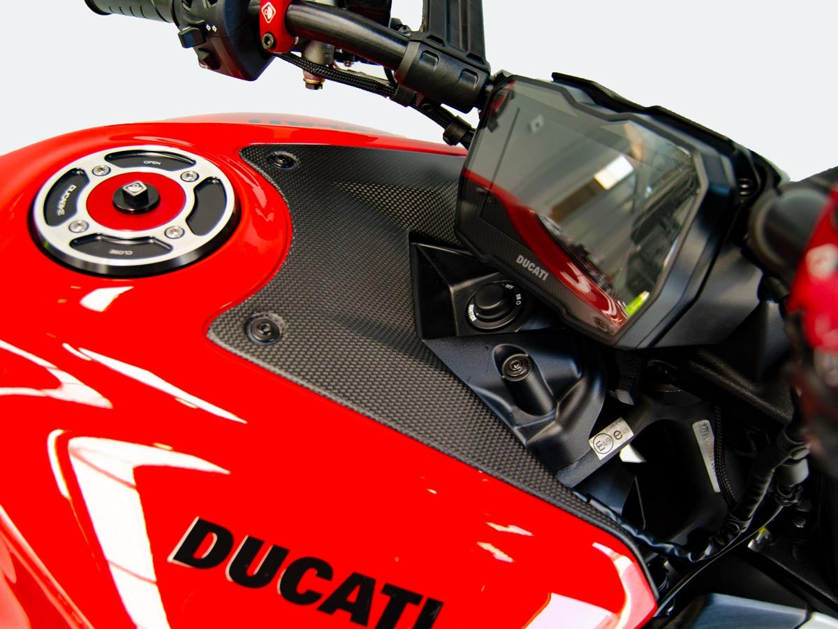 CRB81O Diavel V4 Matt Carbon Tank Cover