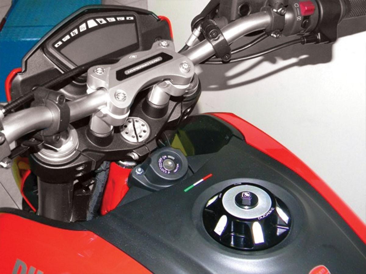 BM02 - HANDLEBAR CLAMP HYP 821