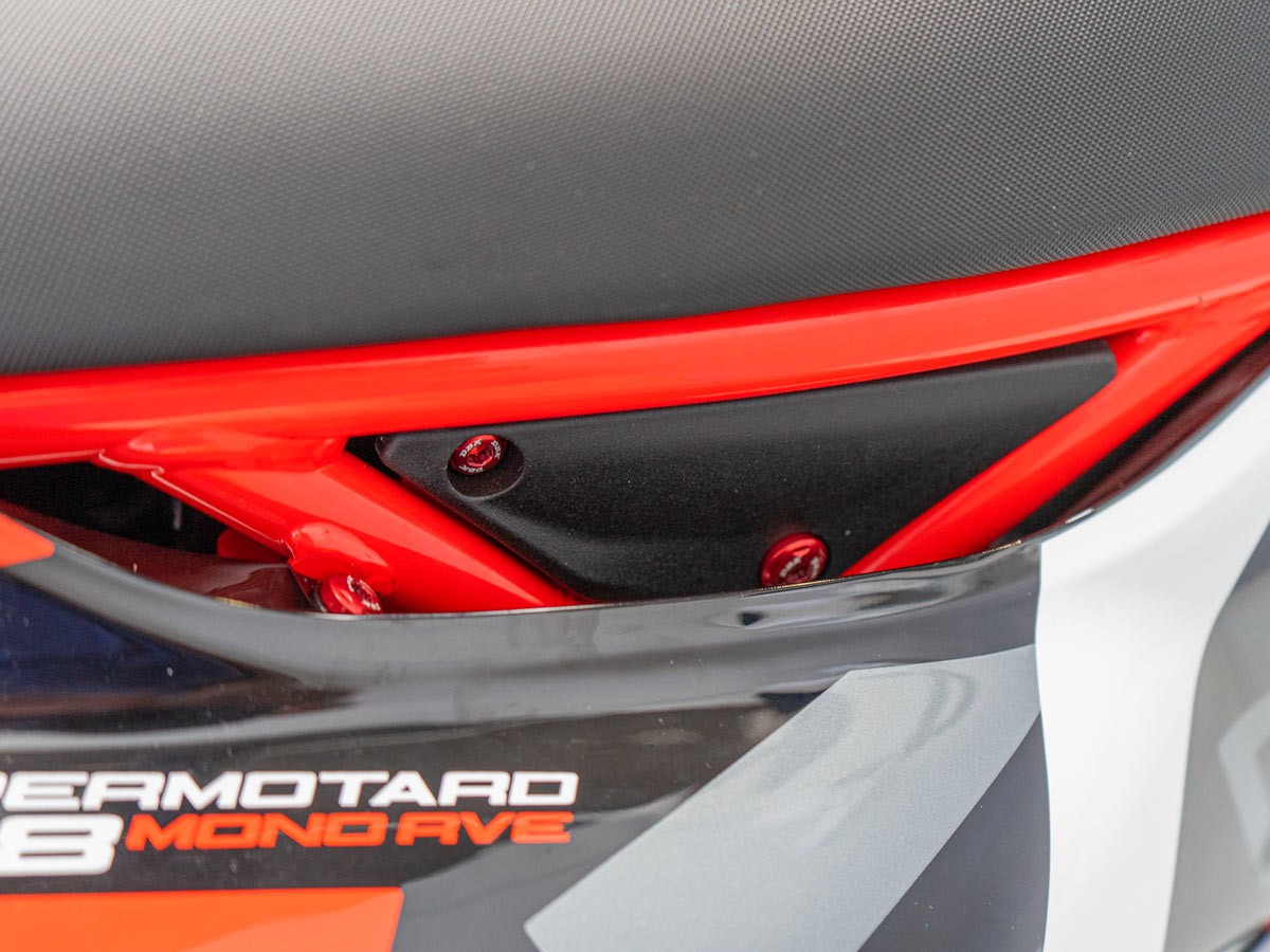 KVT88 - HM 698 FRAME PANEL SCREWS KIT