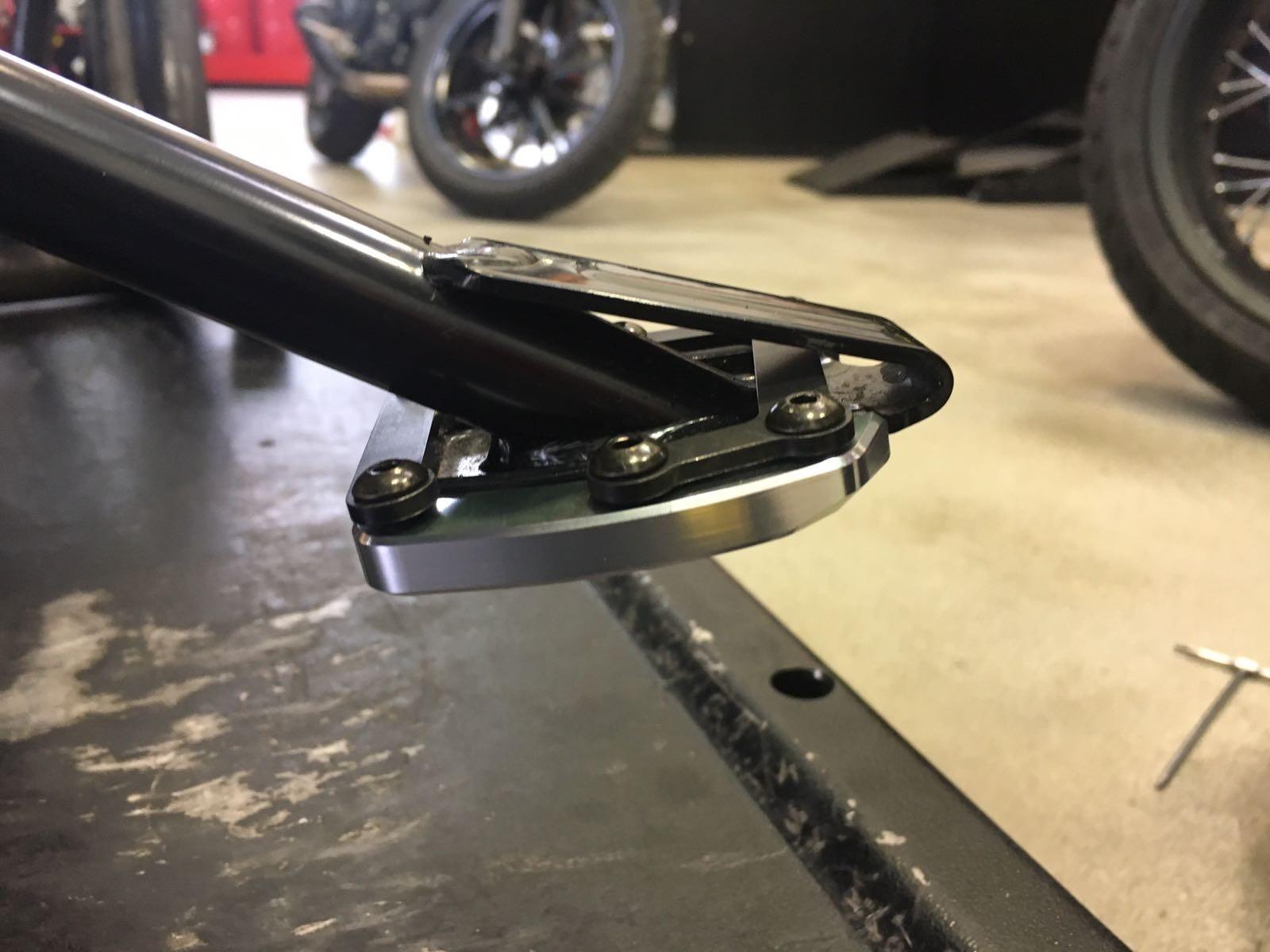 BAC02 - MTS 950 KICKSTAND PAD