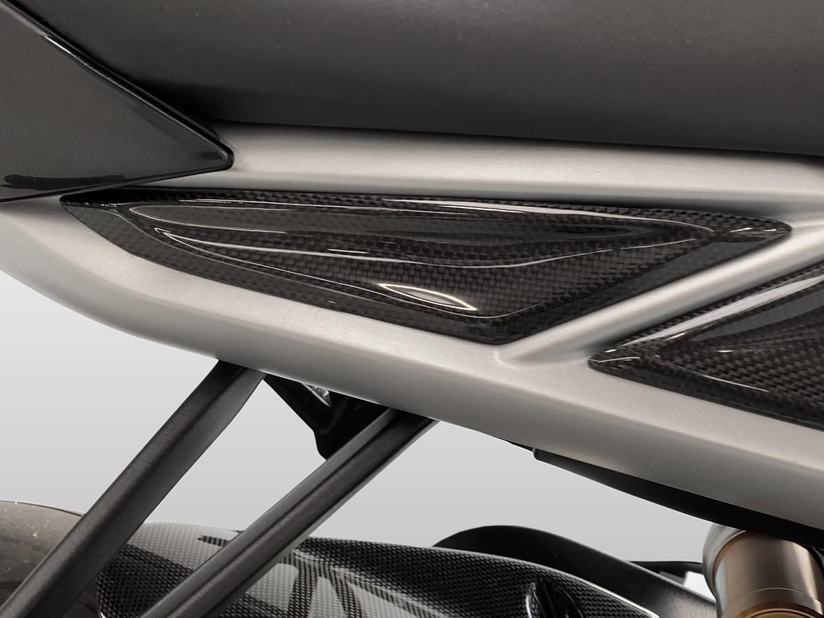 CRB92L - TRIUMPH STREET TRIPLE GLOSSY CARBON SIDE COVERS