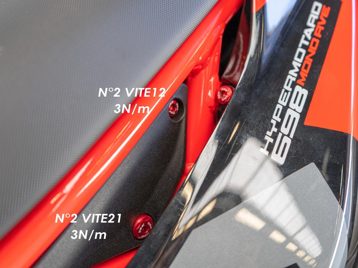 KVT88 - HM 698 FRAME PANEL SCREWS KIT