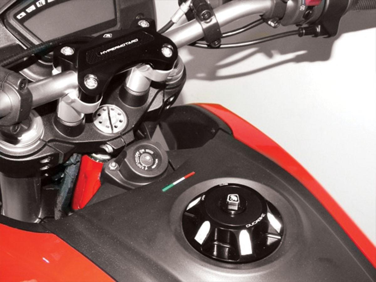 BM02 - HANDLEBAR CLAMP HYP 821