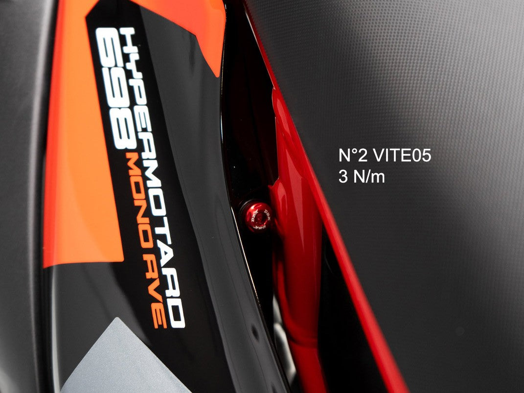 KVT79 - HM 698 SADDLE SIDE PANEL SCREW KIT