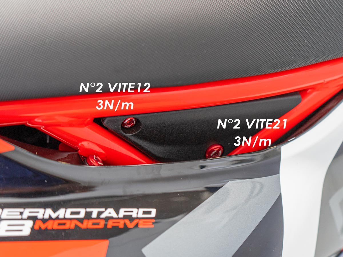 KVT88 - HM 698 FRAME PANEL SCREWS KIT