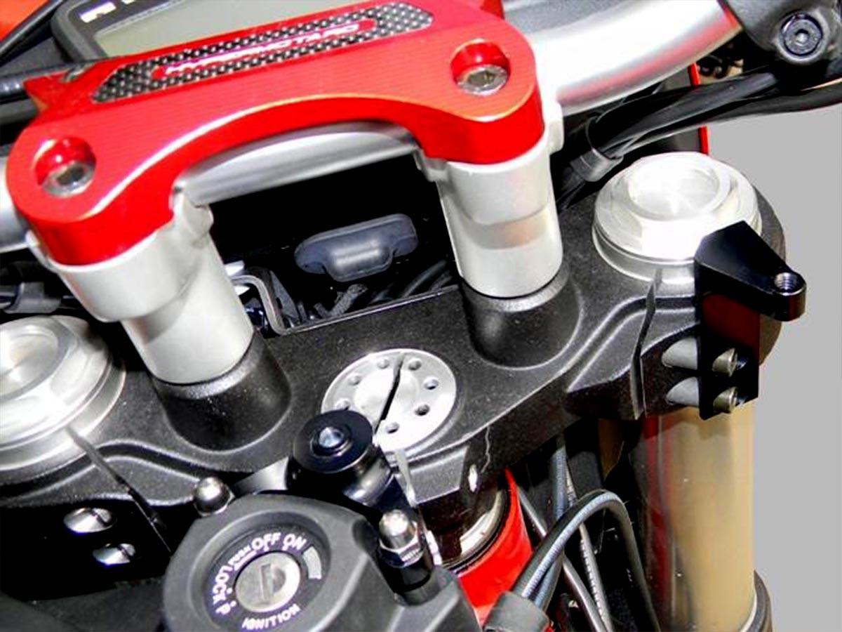 SAS04D - KIT MOUNT STEERING DAMPER HM 821