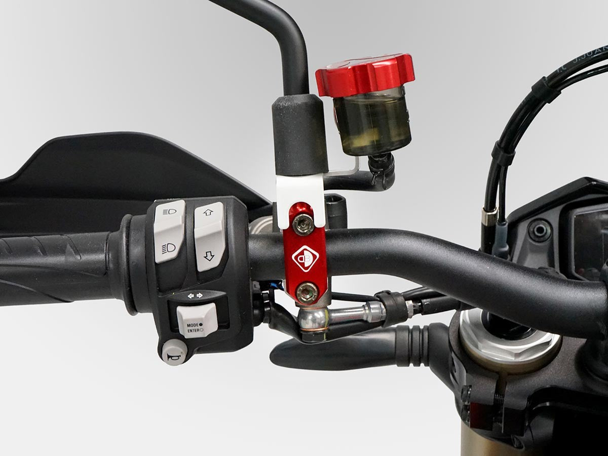 CVS04 - BREMBO MASTER CYLINDER CLAMP THREAD M10 LEFT